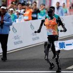 Robot di Balik Jersey: Mengapa Komunitas Lari Jakarta di April 2026 Kini 'Disetrum' AI Demi Dapatkan Postur Lari Sempurna